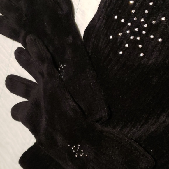 Black Hat, Scarf and Gloves Set - Picture 10 of 12